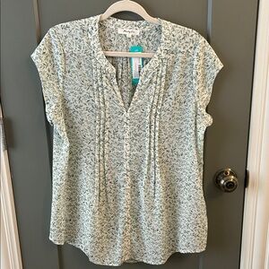 Monday Fun Leaf Patterned Blouse in Soft Green Stitch Fix Size Large